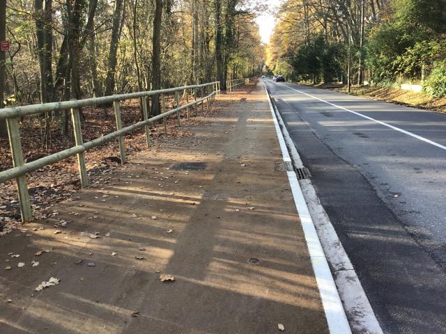 Création d'une piste cyclable et trottoir de 1km avenue Charles de Gaulle à Lamorlaye.